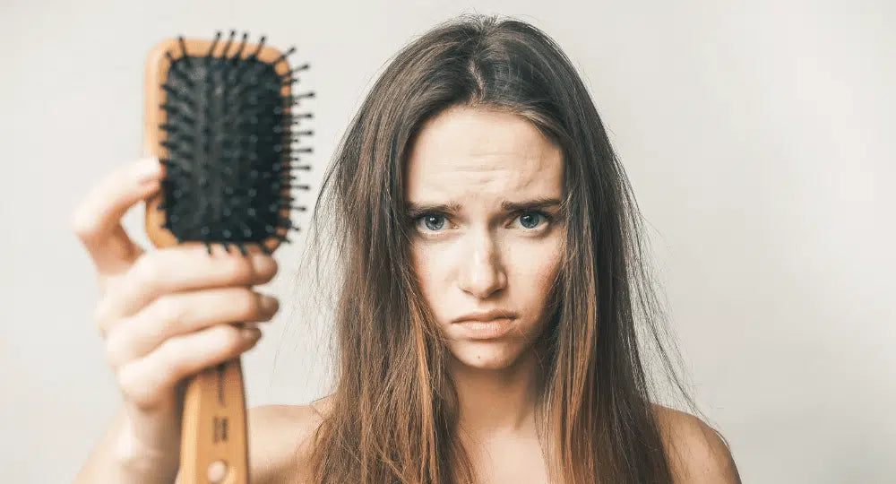 Haarausfall bei Frauen, Wann sollte man sich Sorgen machen und wie kann man Abhilfe schaffen
