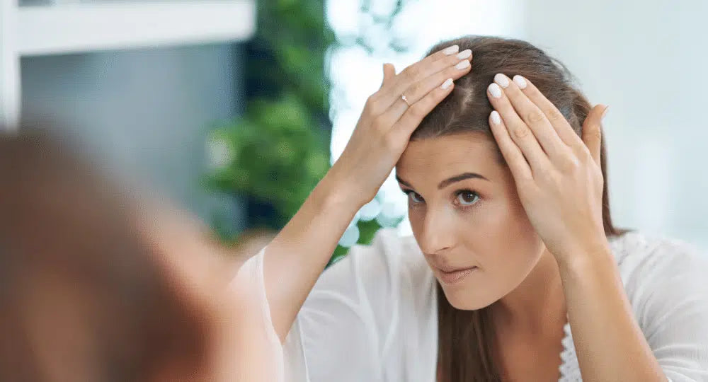 Wie man Haarausfall bei Frauen stoppt (praktischer Leitfaden)