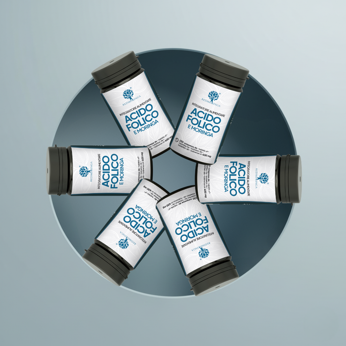 Integratore naturale RedMoringa a base di acido folico, ideale per gravidanza e benessere cellulare.